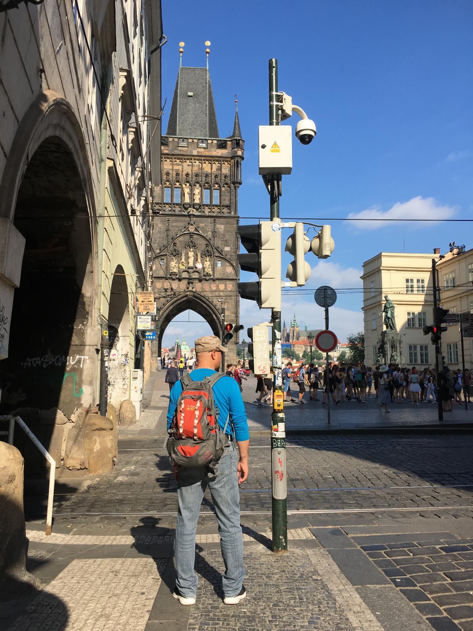 桥上几乎只是倒时差的亚洲人