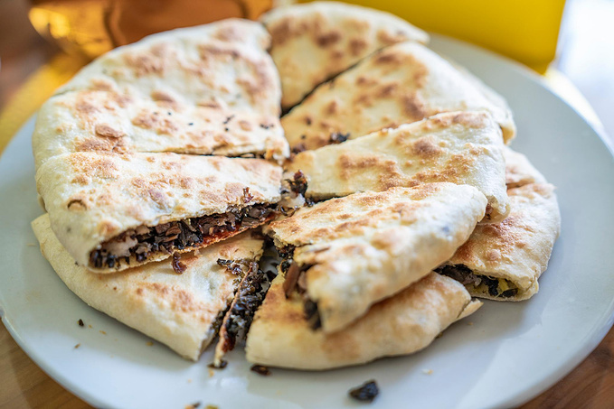 永嘉 的美食也有很多,有着 楠溪江 的特色,也有 温州 的大区域影响.