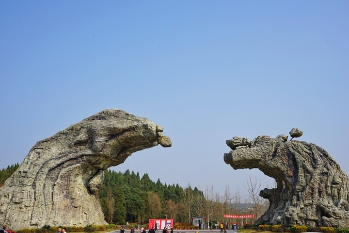 侏罗纪公园位于遂宁射洪县,这里有西南地区规模最大,保存最完整的硅化