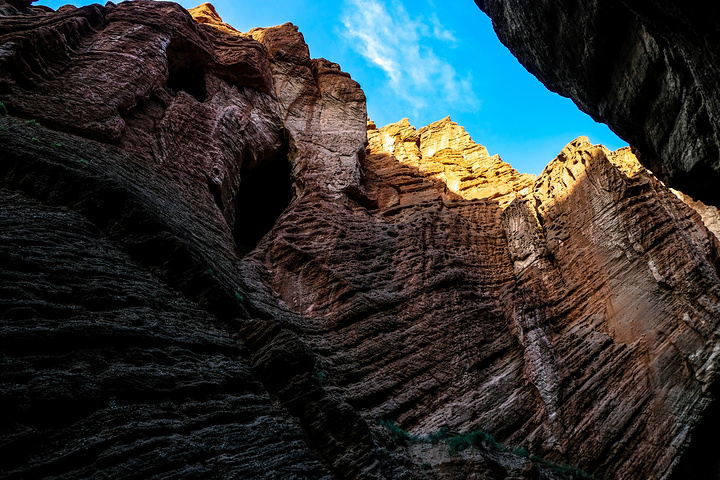 "结束了克孜尔石窟的参观，我们前往天山神秘大峡谷游览。独库公路黄金旅游线上一颗璀璨的明珠_天山神秘大峡谷"的评论图片