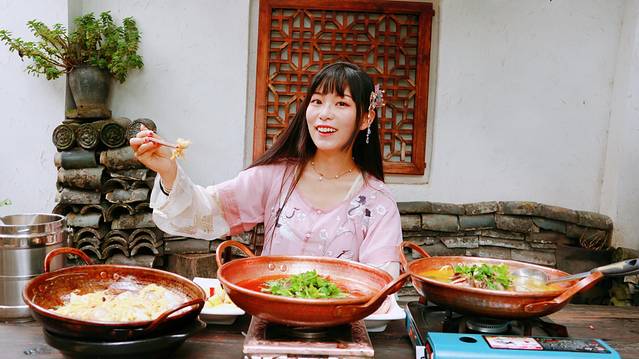 谷子地牦牛肉野生菌藏香鸡火锅