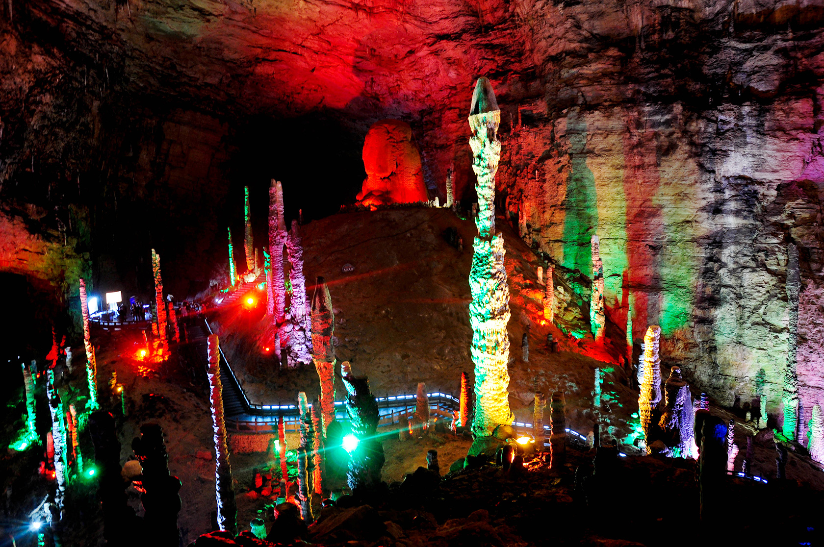 黄龙洞：中华神奇洞府，世界溶洞奇观