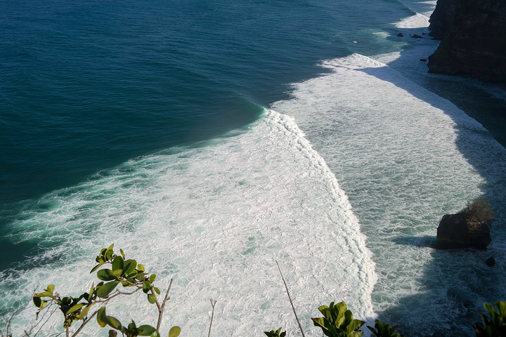 "不得不说，景色美怎么拍都很好看。这也是来到巴厘岛必打卡的一个景点。嗯，苍白的解说就是一个字“美”_乌鲁瓦图寺"的评论图片