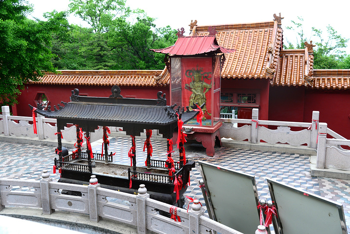 翠云观正在翻修之中,它是蒙山雨王庙的前身,又称嘉惠昭应王祠.