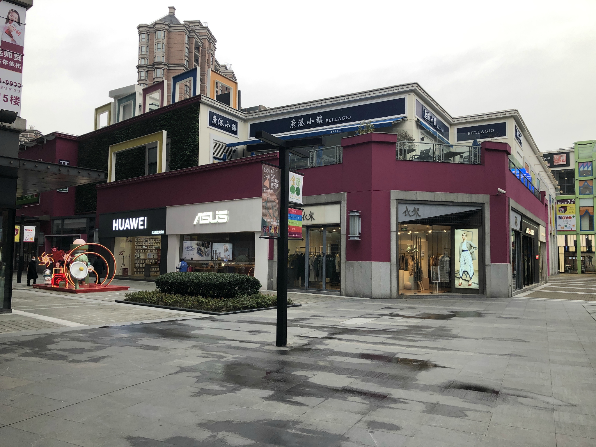 上海金桥国际商业广场是浦东金桥地区面积比较大的一个商业广场了这个