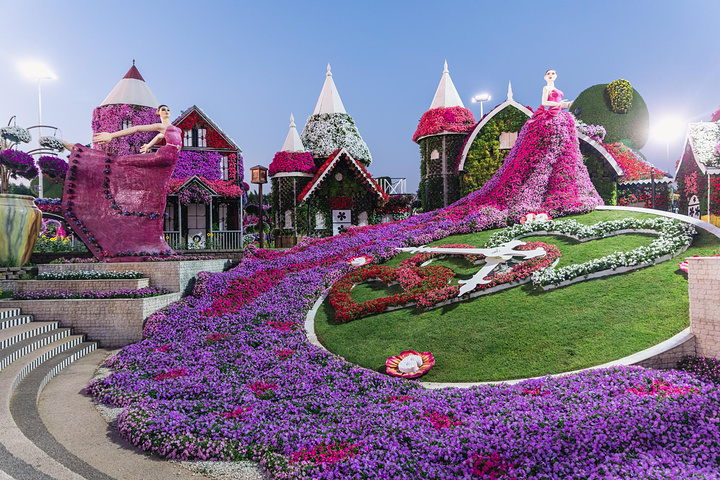 建议也要傍晚来,可以看到落日下的花田和灯光璀璨的夜景_奇迹花园&