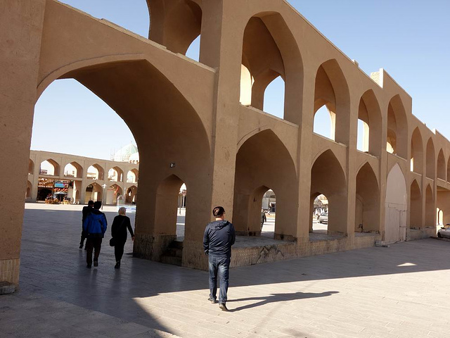 "我们首先参观的是老城的阿米尔.摄于伊朗亚兹德老城。在亚兹德期间，曾经有过一次徒步游走老城的经历_亚兹德老城"的评论图片