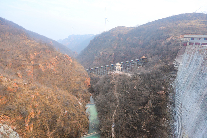 "就不得不感慨一句，伏羲山旅游区还是蛮大的，云上牧场、红石峡、伏羲山大峡谷、三泉湖等等，又各有特..._三泉湖景区"的评论图片