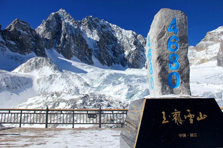 玉龙雪山风景区由于雪山太过高大我们只是选择了扇子陡和甘海子两处