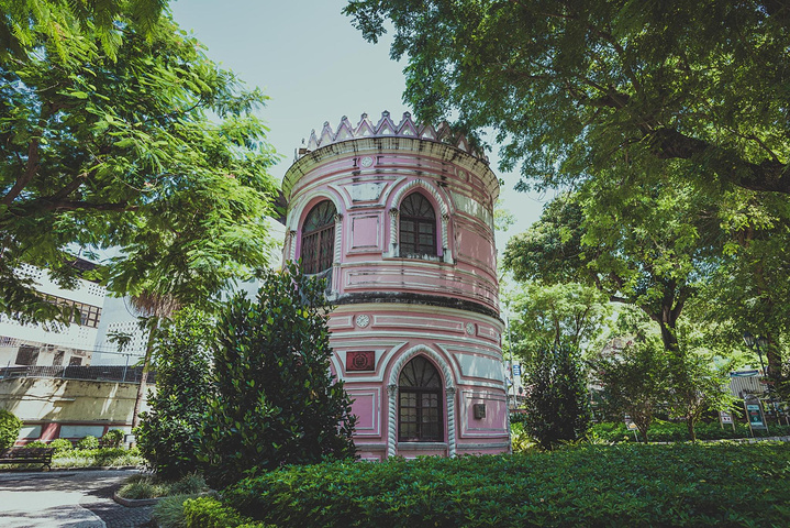 加思栏花园又名南湾花园,是澳门最早的花园之一,结合了西方园林特色和