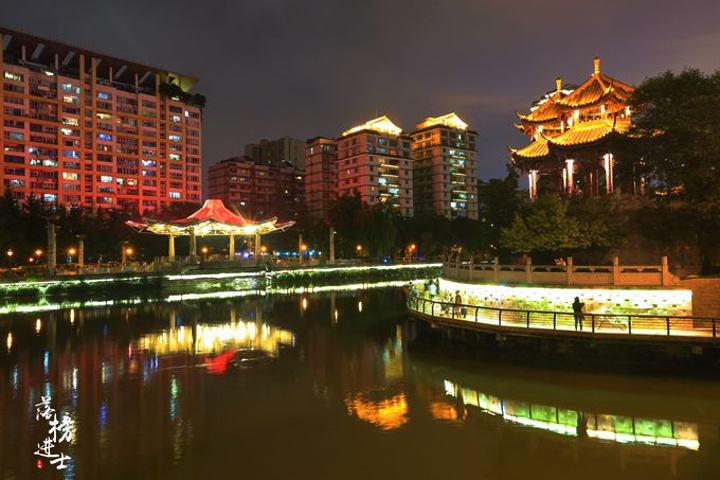 "安顺桥历史悠久，被誉为成都市区最古老的廊桥，也是九眼桥地区夜景最美的地方_九眼桥"的评论图片