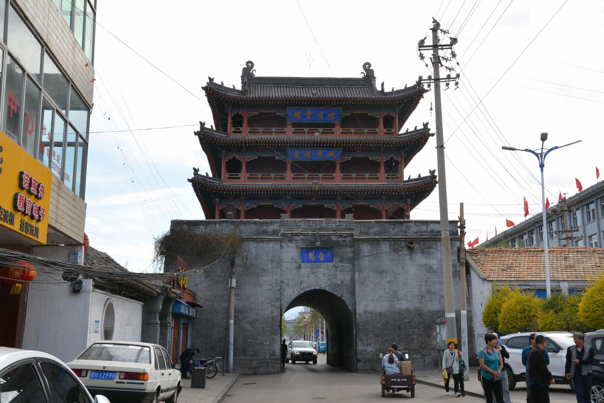 现在的宁武关位于宁武县是当地的著名景点因此战略位置十分重要只剩下