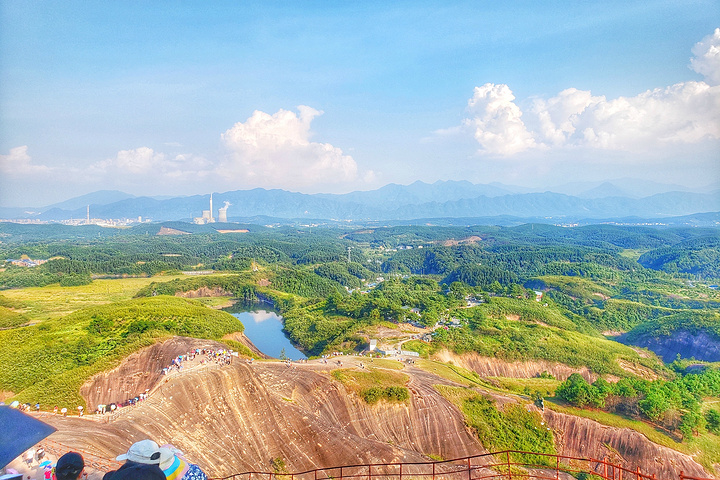 "Tips：从杨冲上山，途径李家寨养鸡场，养鸡场可以停车但不建议停这里，旺季下山的时候容易堵车_高椅岭旅游区"的评论图片