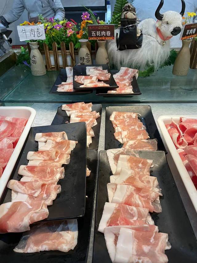 水上漂·牦牛肉自助火锅