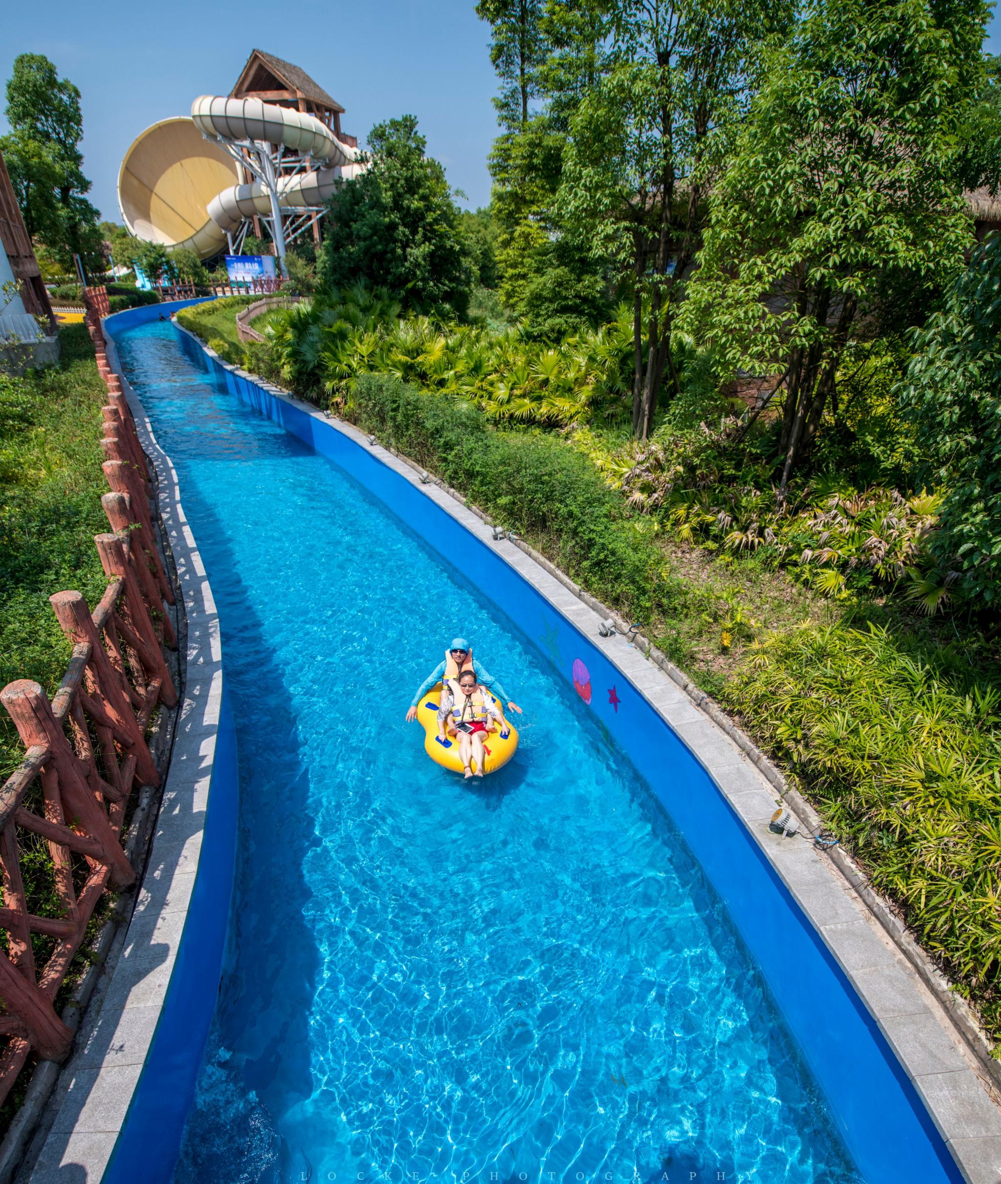 我觉得龙水湖水乐园的服务态度是最好的,进入更衣区以后有专人指引