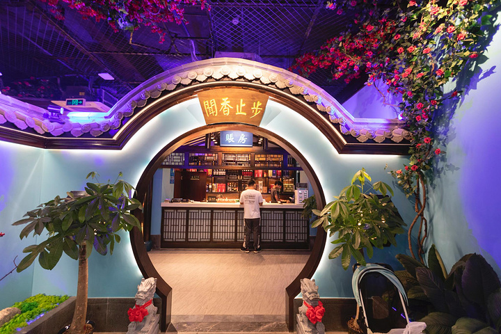 另外一家,一走进店面,就被迎面而来的中国风所惊艳