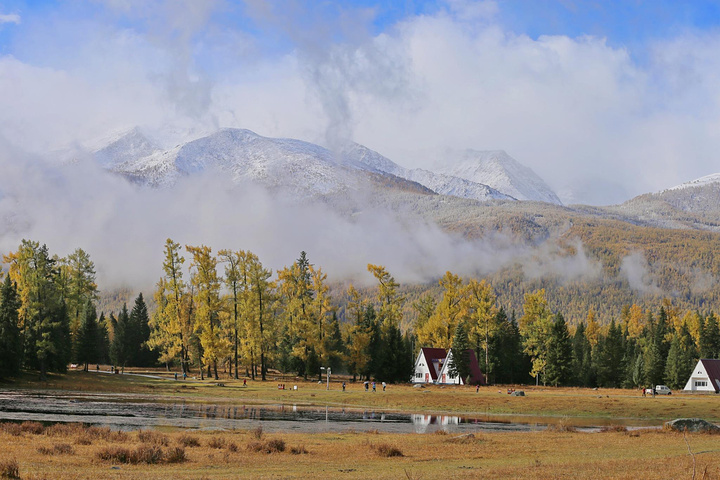 "...雪山、森林、河流，我像是走进了一副画里，我一下子明白了为什么喀纳斯被称为“人间仙境、神的花园”_喀纳斯湖"的评论图片