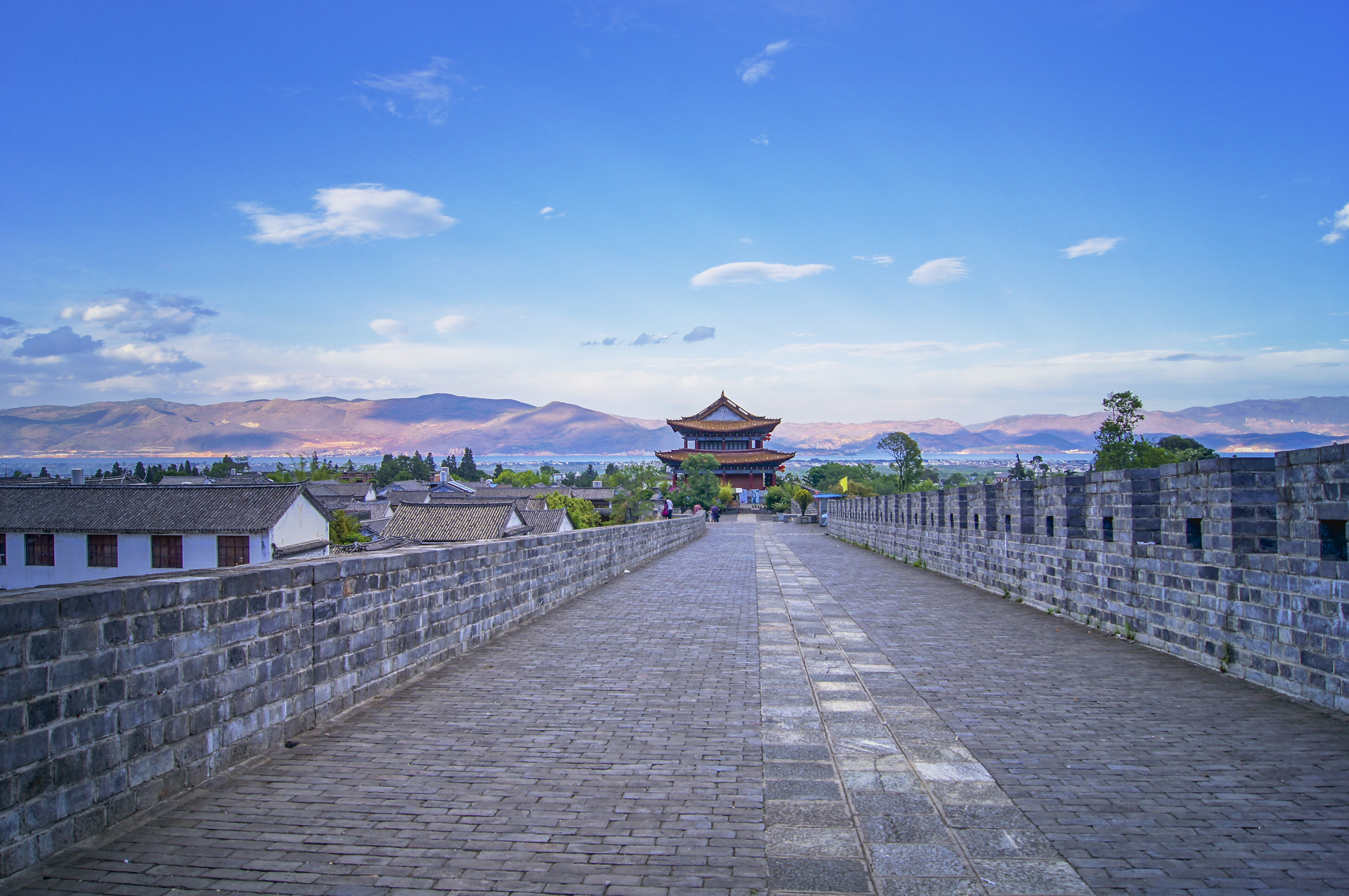 7月底去哪里旅游好(7月底去哪里旅游好一点)