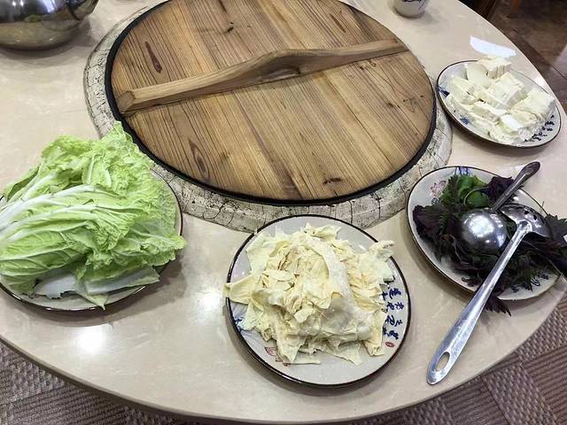 大锅大灶柴火饭庄(虹桥中路店)