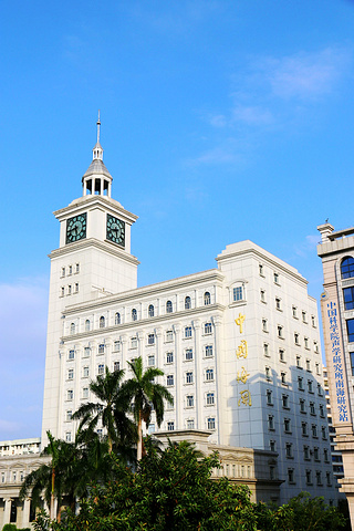 海口鐘樓,海口市的標誌性建築,也是這座城市的象徵,樓高五層,牆體用