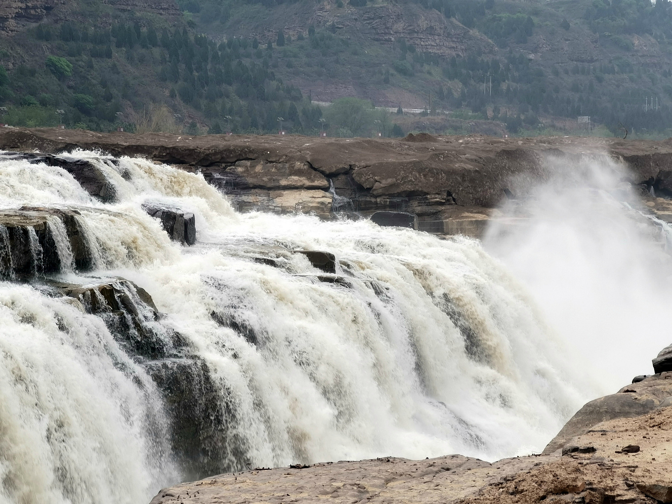 【携程攻略】吉县山西黄河壶口瀑布旅游区景点,我是2月份到的壶口瀑布，水流还不是很大，但是已经感受到了气势磅礴…