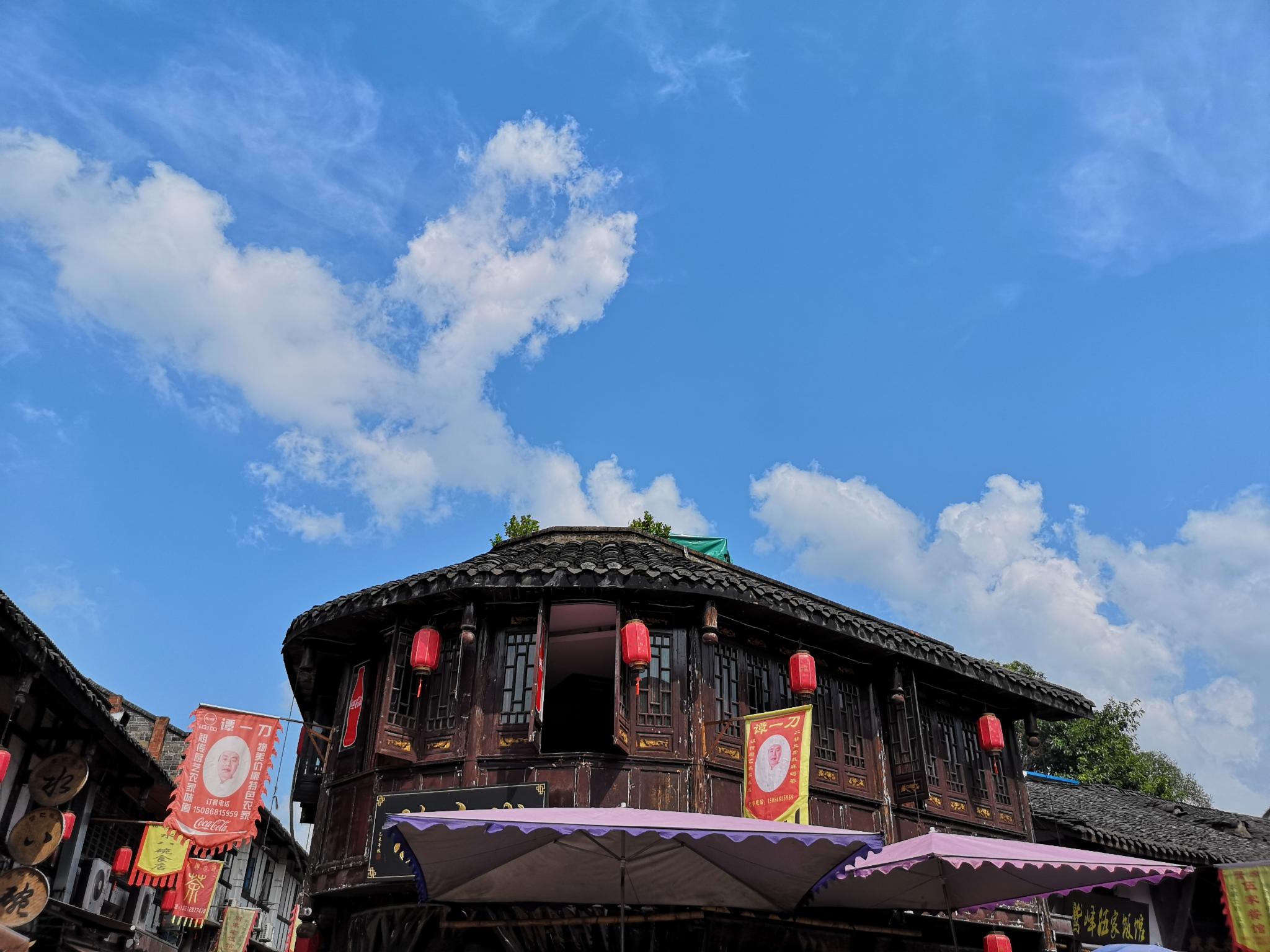 涞滩古镇位于重庆合川市城东的鹫峰山上渠江环绕融古庙古城古佛于一体