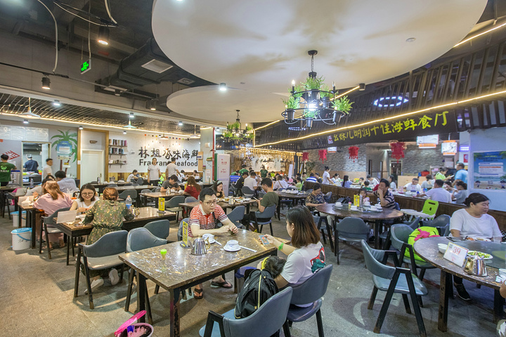 林姐香味海鲜在三亚有很多分店,主要是看自己的住在什么地方.