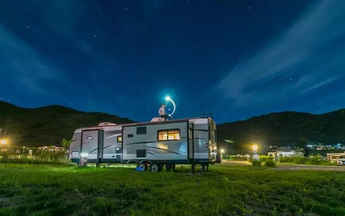 帐篷酒店,瑞岚酒店 >除了房车,住在海坨山谷,还可以选择帐篷酒店和瑞