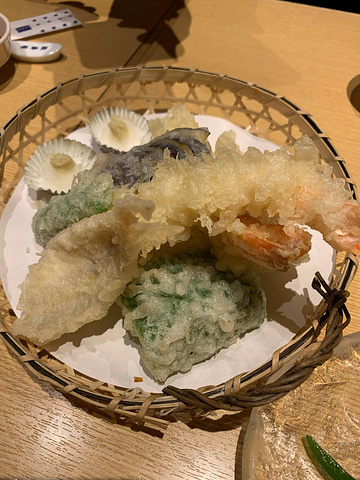 "服务员的态度都很好，因为这里是临海的，所以食材都很新鲜，价格虽然贵，但是真的很好吃，这家寿司是..._小樽运河"的评论图片