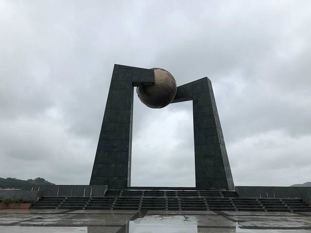 南澳北回归线标志自然之门