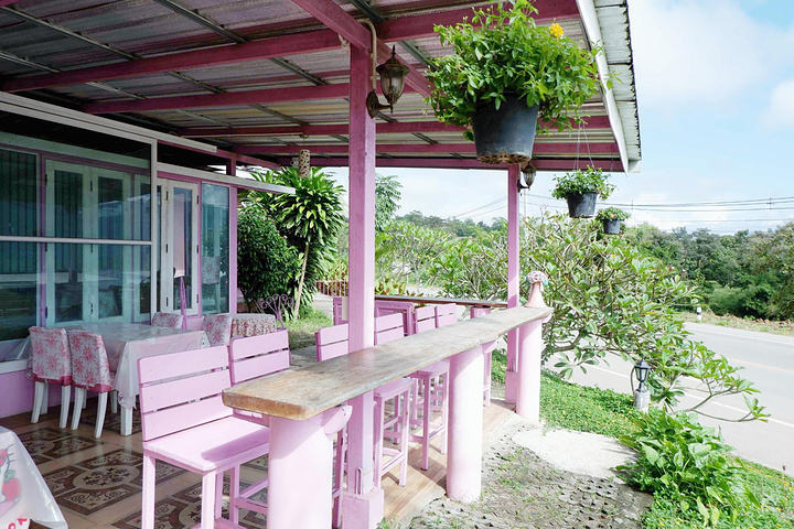 "...系的少女风度假村，这里不仅提供hello Kitty主题的客房，还有装饰粉色的公主系花园咖啡馆_拜县瓦安度假酒店(Pai Waan Resort)"的评论图片