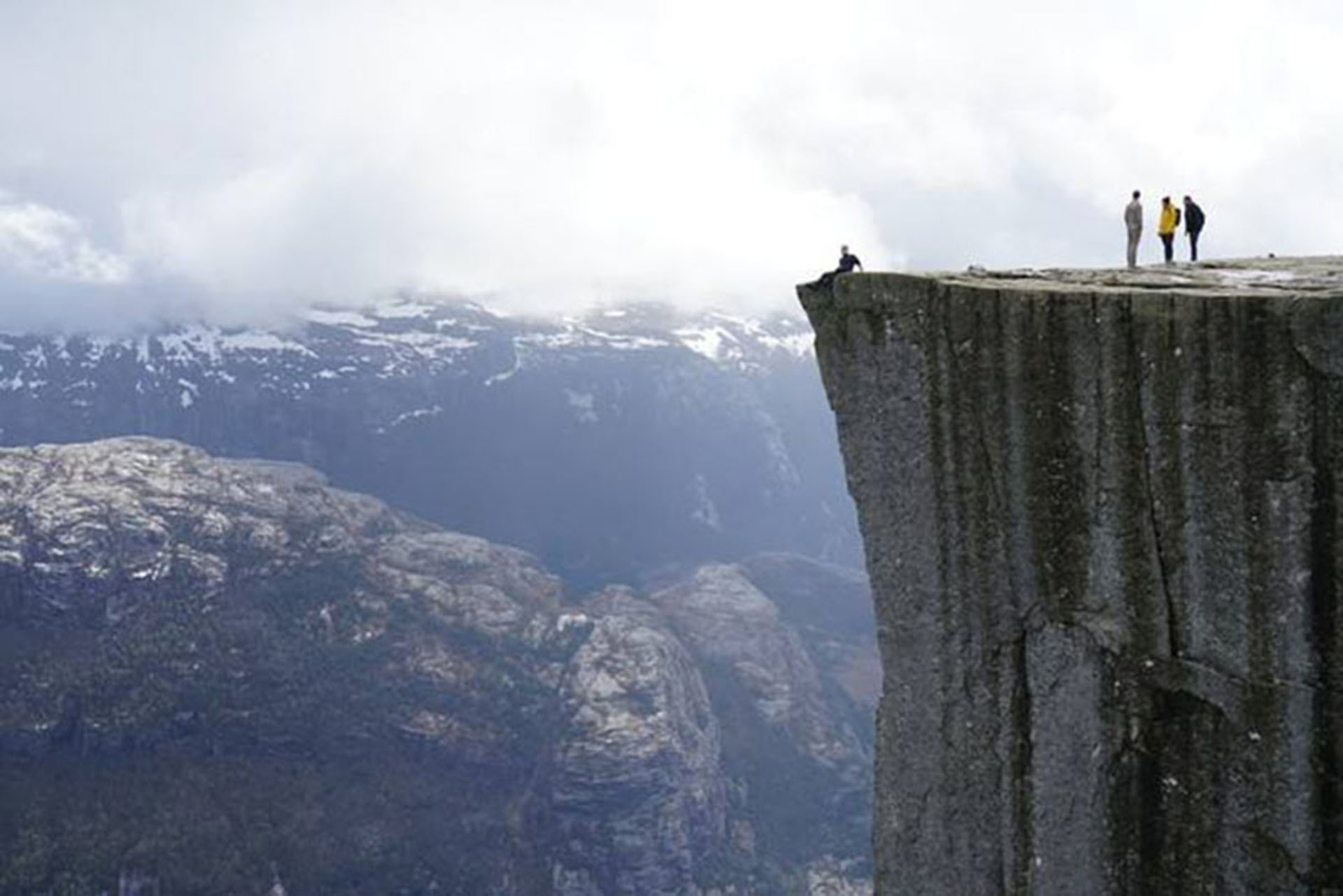 挪威最独特的三大奇石之——布道石