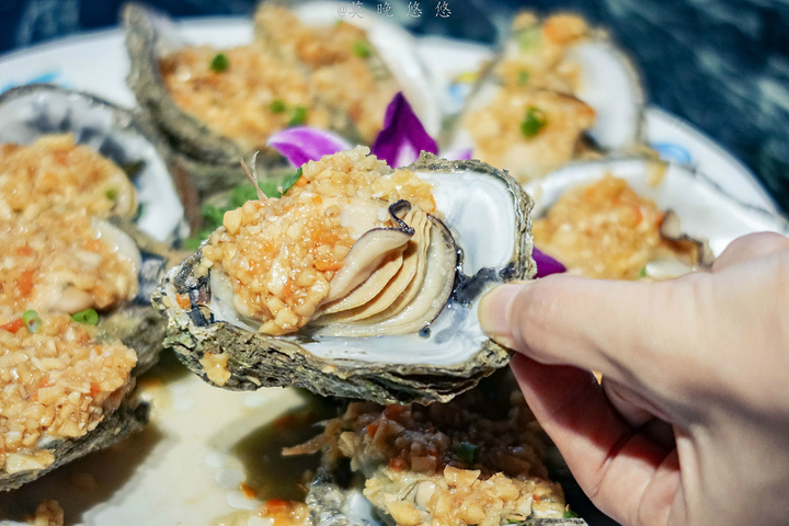 "另外我们还点了店里的特色菜，豆腐煲，吃起来口滑嫩入味~每一只都好吃到让人沉醉！也很适合拍照哦_海鲜市场"的评论图片