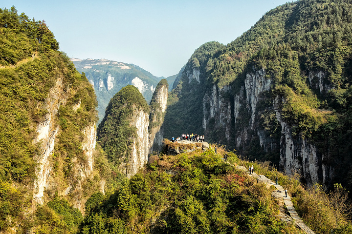 "而景区的悬空栈道我也不太建议去行走，跟其他地方的没什么区别，没必要再花一部分钱走一圈_天问台"的评论图片