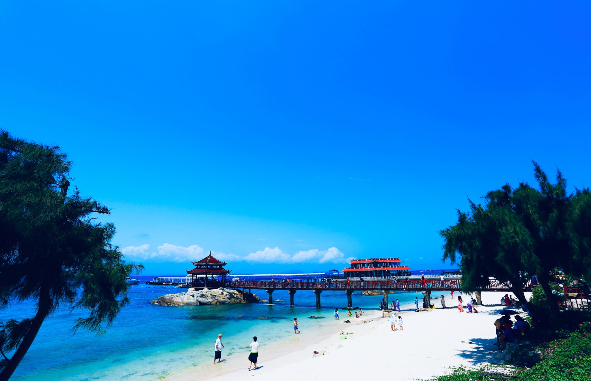 横跨琼州海峡 在东方夏威夷浪漫一夏 这里是通往蜈支洲岛著名景点