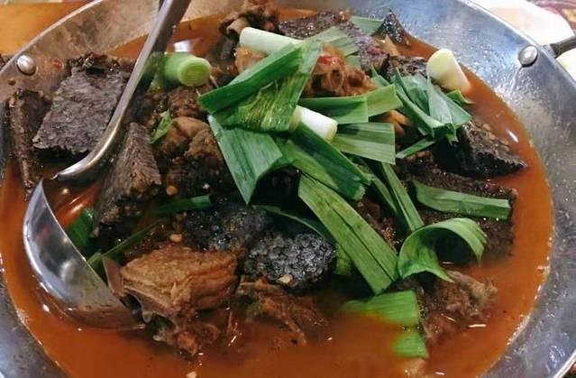 临江餐馆二楼美食部落