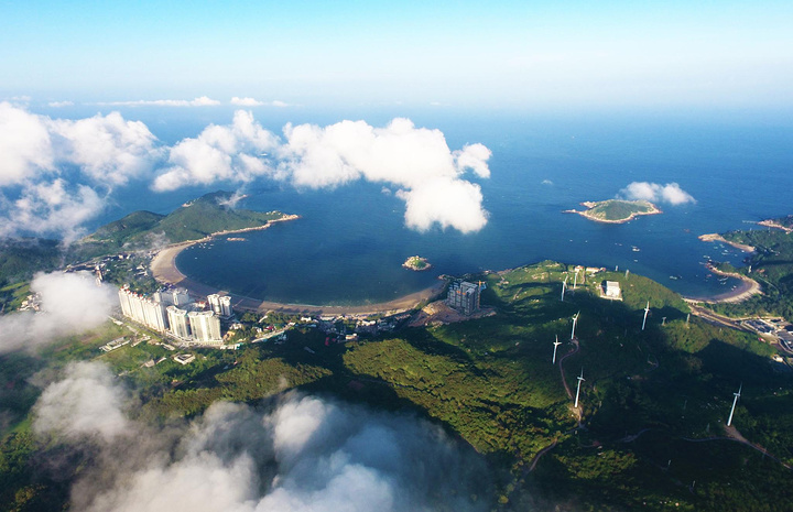 "青澳湾被称为“中国最美丽海岸线” “东方夏威夷” “泳者天堂”，它的“碧海蓝天、银沙细浪”都使..._青澳湾"的评论图片