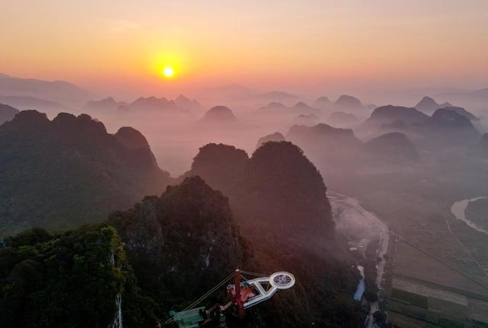 "清远旅游，穿越人间喀斯特溶洞天坑仙境，穿上汉服伴随丁达尔光线！真的非常神奇和浪漫！大片连出呀_洞天仙境"的评论图片