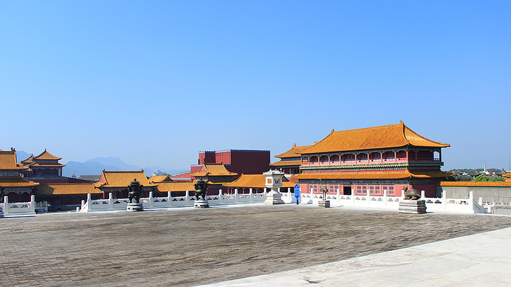 荟萃了京城宫殿,皇家园林,王府衙门,胡同民宅等四大建筑系列,有拍过的