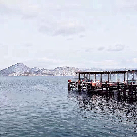"洞爷湖 湖泊是一个 北海道 西南部 淡水 湖泊，也是一个温泉胜地。沿途还可以看到美丽的海岸线呢_洞爷湖"的评论图片
