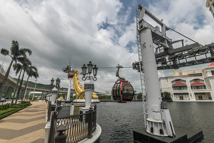 这个地方就是澳门大名鼎鼎的永利皇宫观光缆车了,缆车的投资商是永利