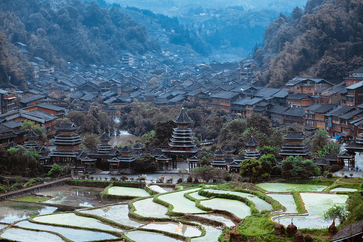 肇兴侗寨是黔东南最大的侗寨也是商业化气息比较重的但是第一次来贵州