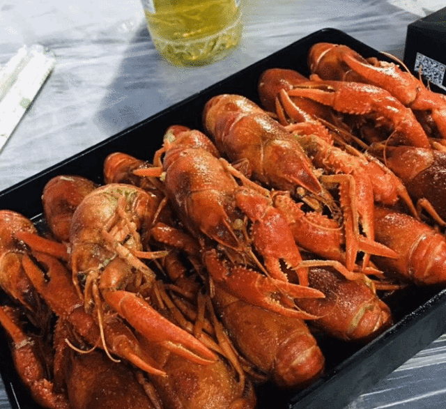 强记啃指绝味虾