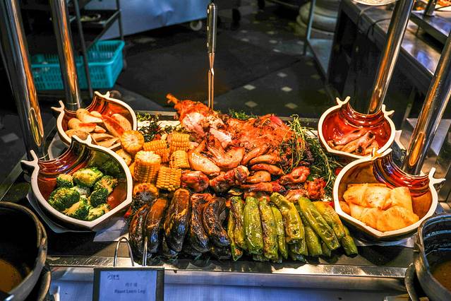 三亚亚龙湾华宇度假酒店·百花夜宴海鲜自助演艺主题餐厅