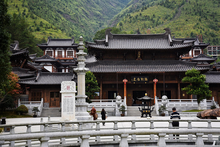 安佛寺和其他地方的寺庙不一样它只开放了一小部分地方给游客但依然有