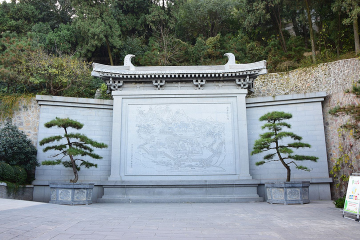 .伏笔,据导游称,这便是陕西名产--蓝田玉,之所以