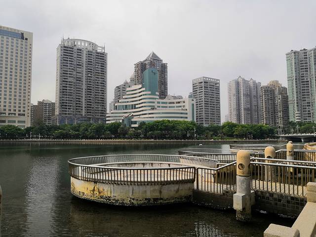 白鹭洲公园音乐广场(湖滨南路)