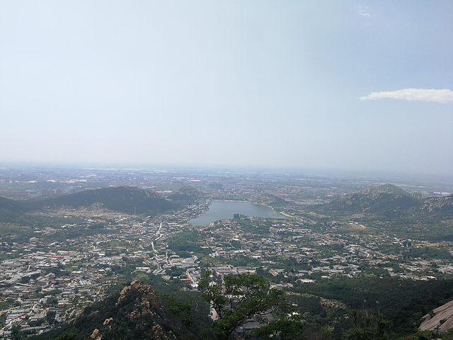 "【小提示】碣石山不高但非常险峻，夏日登山建议带2瓶水，山上多为岩石少高大树木，注意防晒_碣石山景区"的评论图片