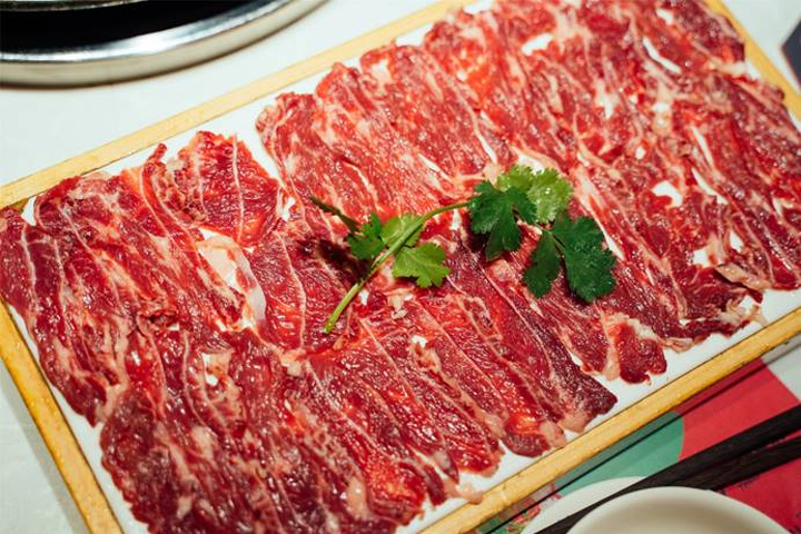 上来好大一盘鲜切牛肉,牛肉的质量特别的好,既有瘦肉,也有脂肪,切的很