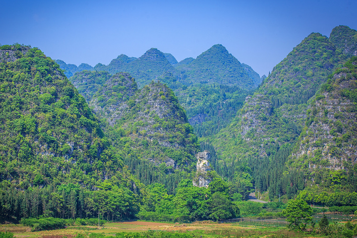 实山脚的风景也不错而且颇具民族特色一派田园风光很值得一游日暮西山